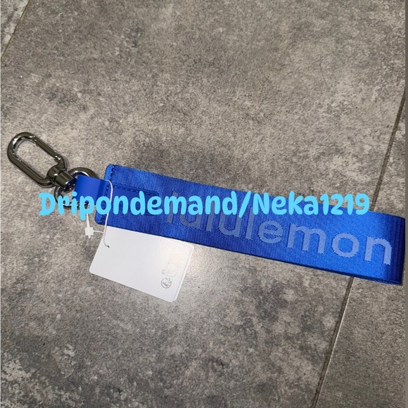 Lululemon Never Lost Keychain- Cerulean Blue/White - Picture 3 of 7